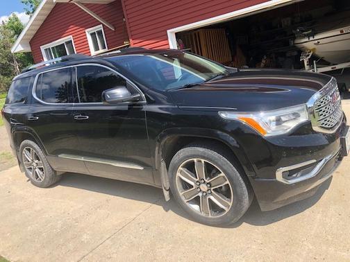 Photo 4 of 11 of 2017 GMC Acadia Denali